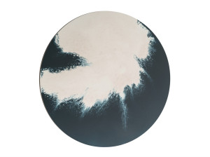 Круглый металлический стол для гостиной