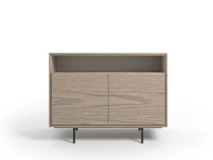 Низкая деревянная офисная мебель с распашными дверями