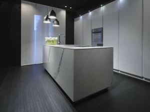 RIFRA Кухня с островом из глянцевого золотого керамического камня calacatta Kube