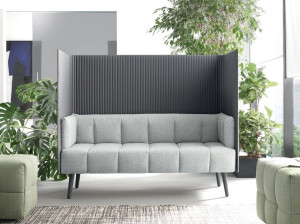 Тканевый диван с высокой спинкой