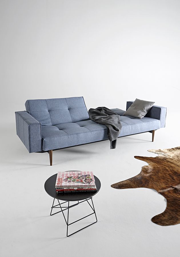 Диван Splitback с мягкими подлокотниками Sharp и ножками Styletto из темного дерева, серый Innovation Living SPLITBACK521 - Вид №1