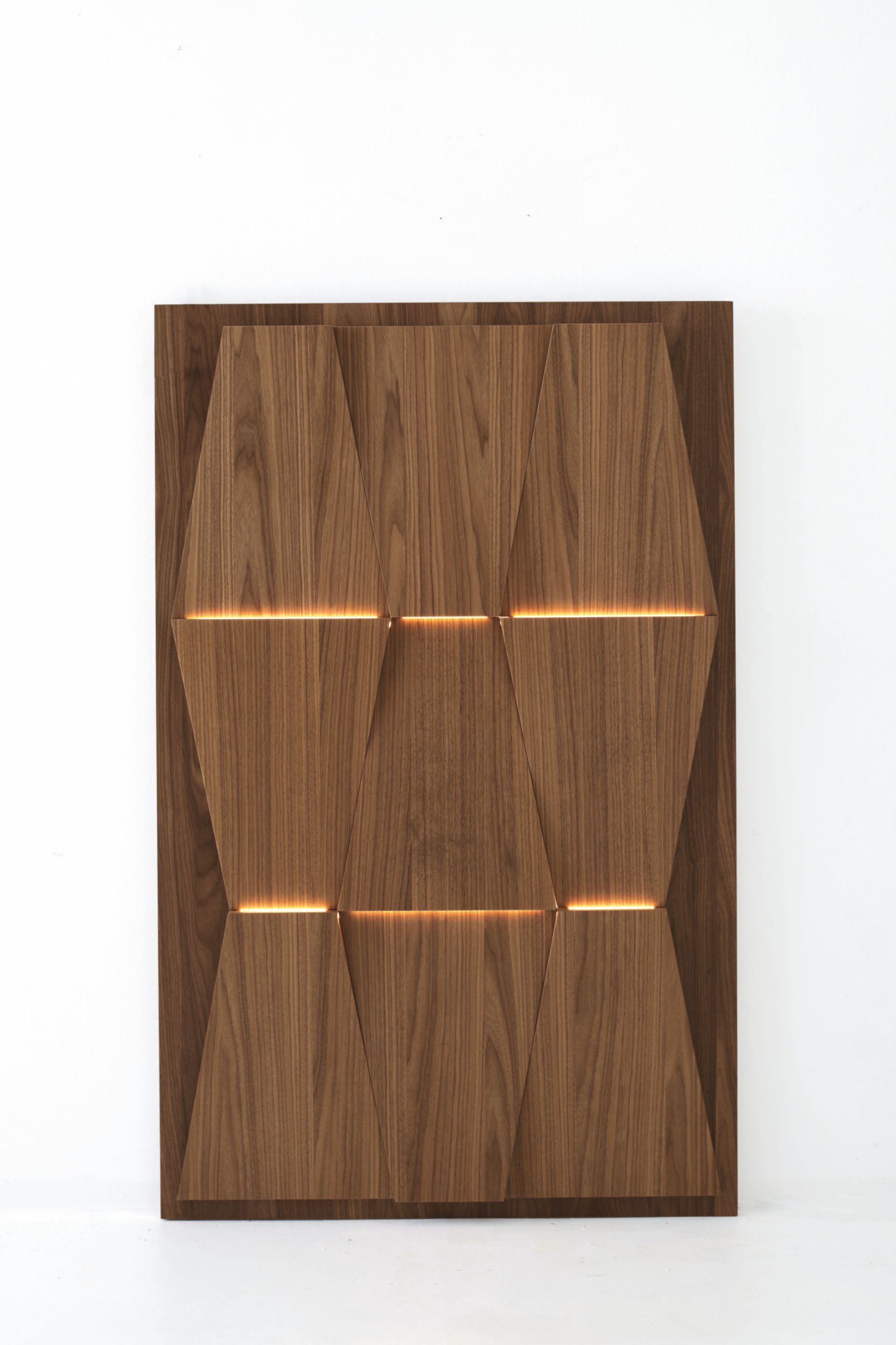 Обшивка из ореха canaletto со встроенным освещением и 3D-эффектом Modesign Brera ARCH-00018697 - Вид №6