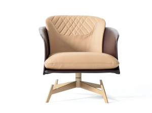 Спицевое кожаное кресло с подлокотниками