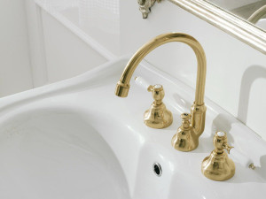 Смеситель для раковины с 3 отверстиями в классическом стиле