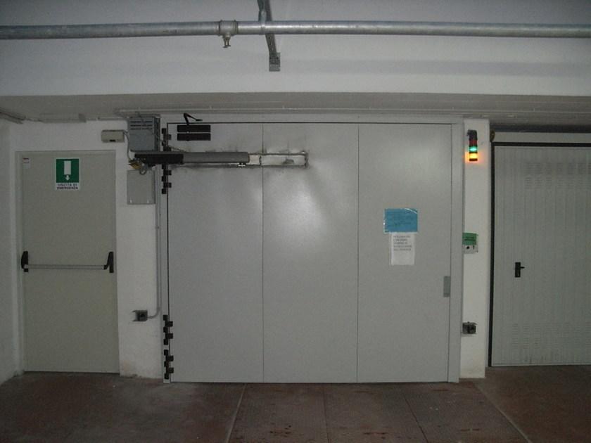 CARMEC Моторизованная противопожарная дверь гаража Portoni e cancelli sun-id-1371448 - Вид №2