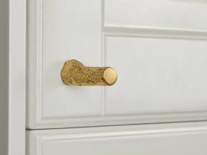 NJ Interiors Ручка из латуни Foresta nera Tig.o