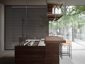 Алюминиевая поворотная дверь