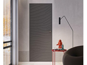 Лакированная распашная дверь