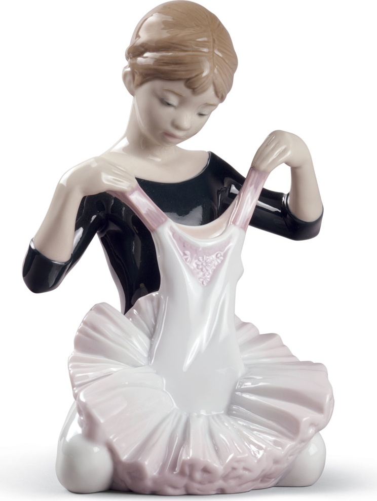 10669066 LLADRO Фигурка Lladro "Платье для дебюта" 12х18см Фарфор Lladró 
