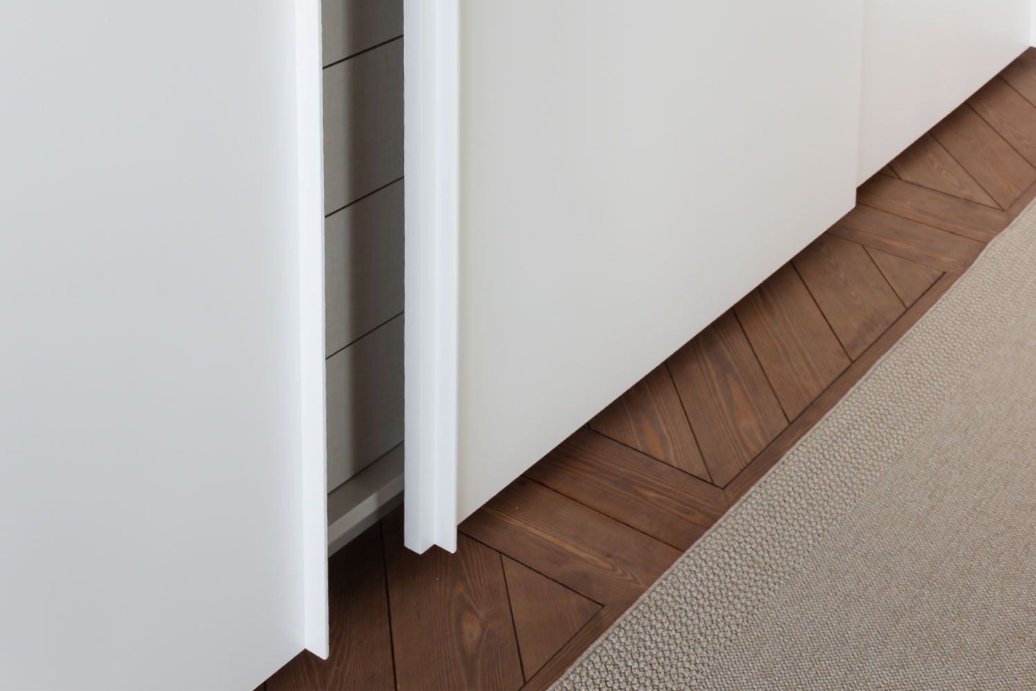 Деревянный шкаф с раздвижными дверями Deodara Linear ARCH-00114780 - Вид №2