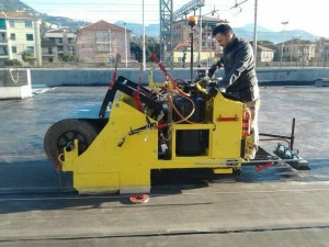 Derbigum Машина для нанесения водостойких мембран