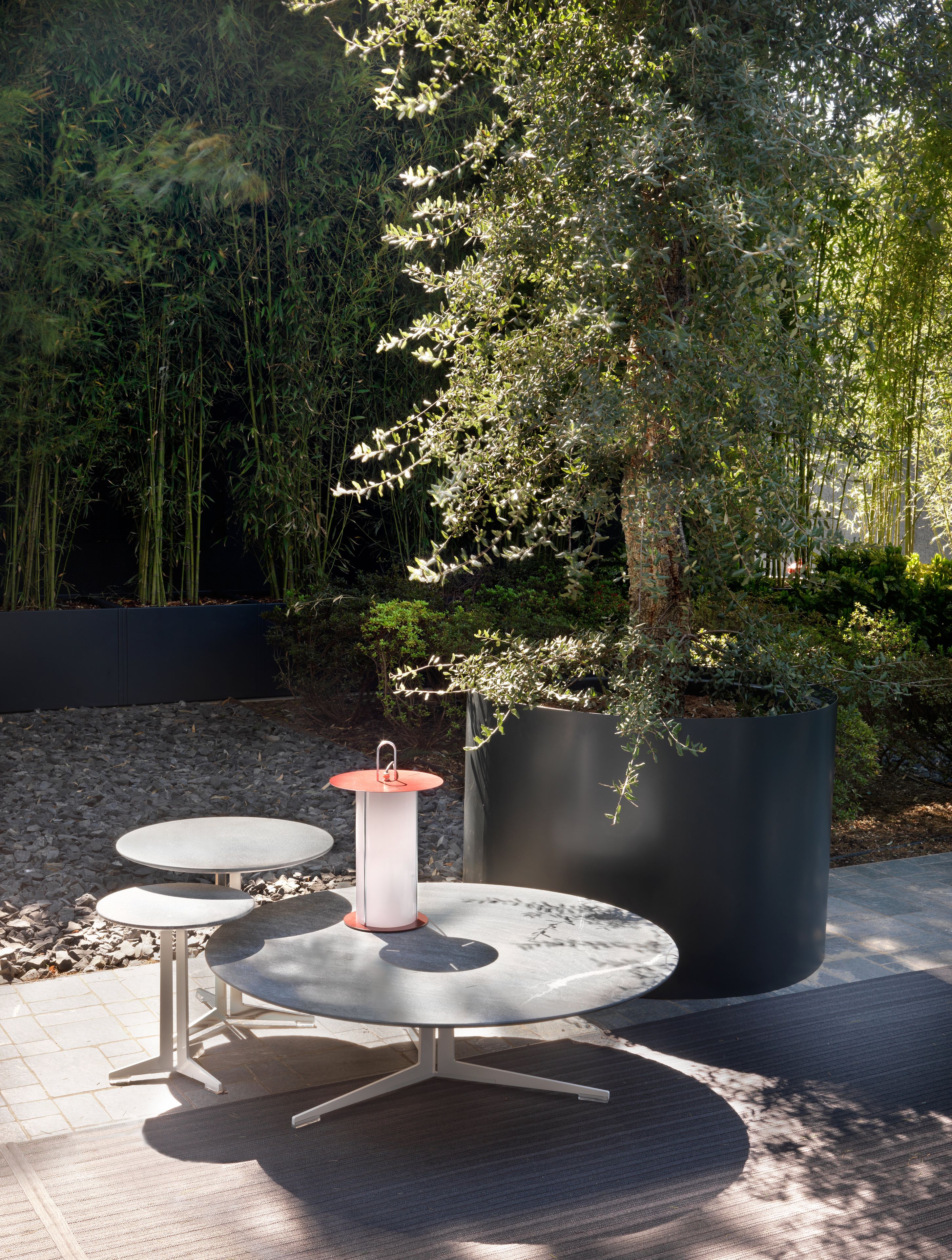 Круглый журнальный столик из натурального камня Flexform ARCH-00021414 - Вид №1