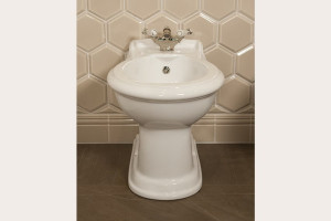 Напольное керамическое биде с переливом