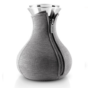 567487 Чайник заварочный tea maker в неопреновом текстурном чехле, 1 л, темно-серый Eva Solo