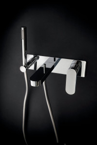 Смеситель для ванны из латуни с ручным душем с пластиной