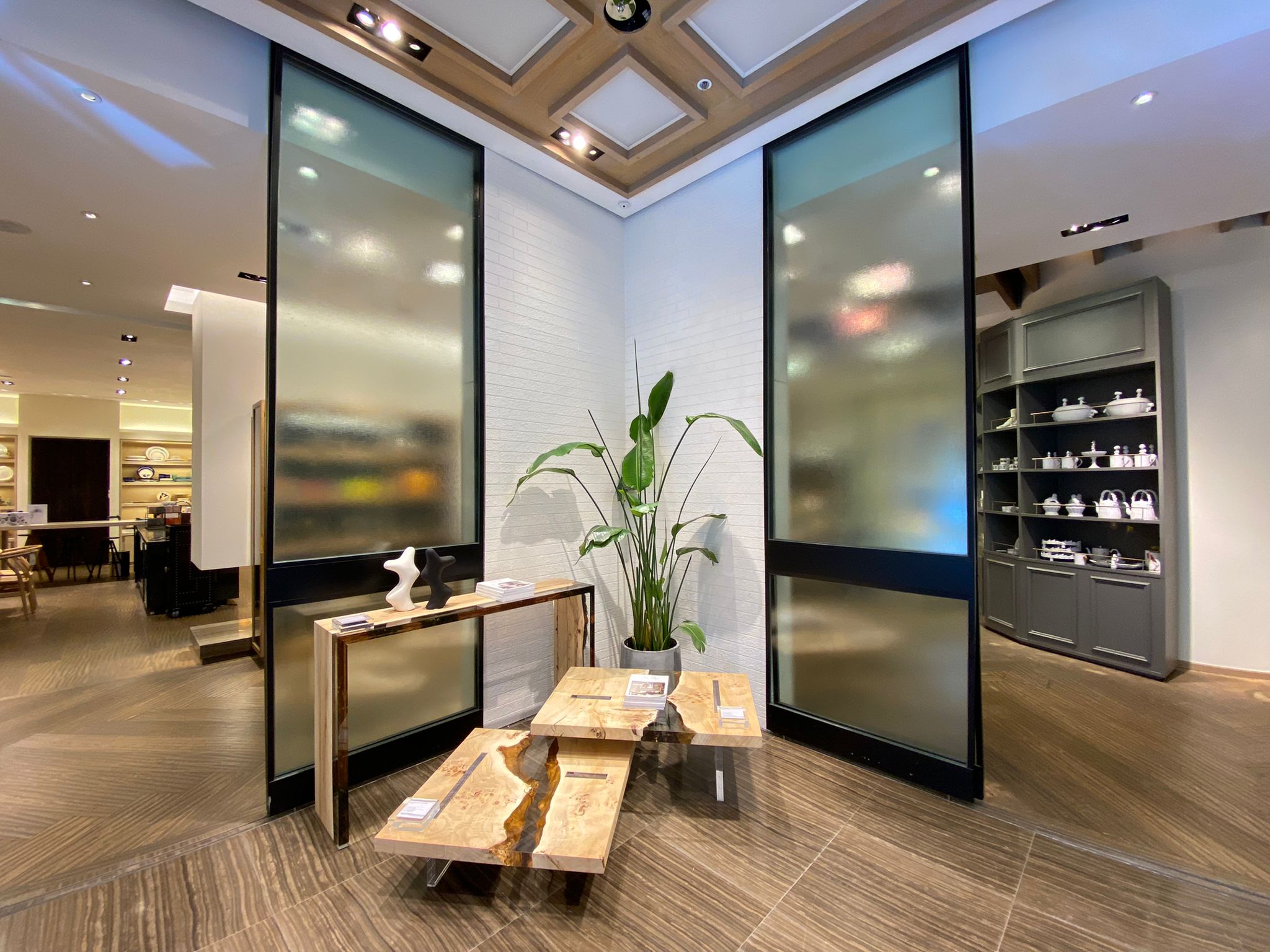 Низкий журнальный столик из массива дерева и смолы alcarol Undergrowth ARCH-00145404 - Вид №2