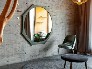 Devina Nais Круглое зеркало из массива дерева в раме