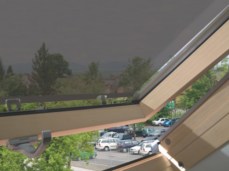 Открытый занавес окна крыши Fakro AMZ ARCH-00103412 - Вид №1
