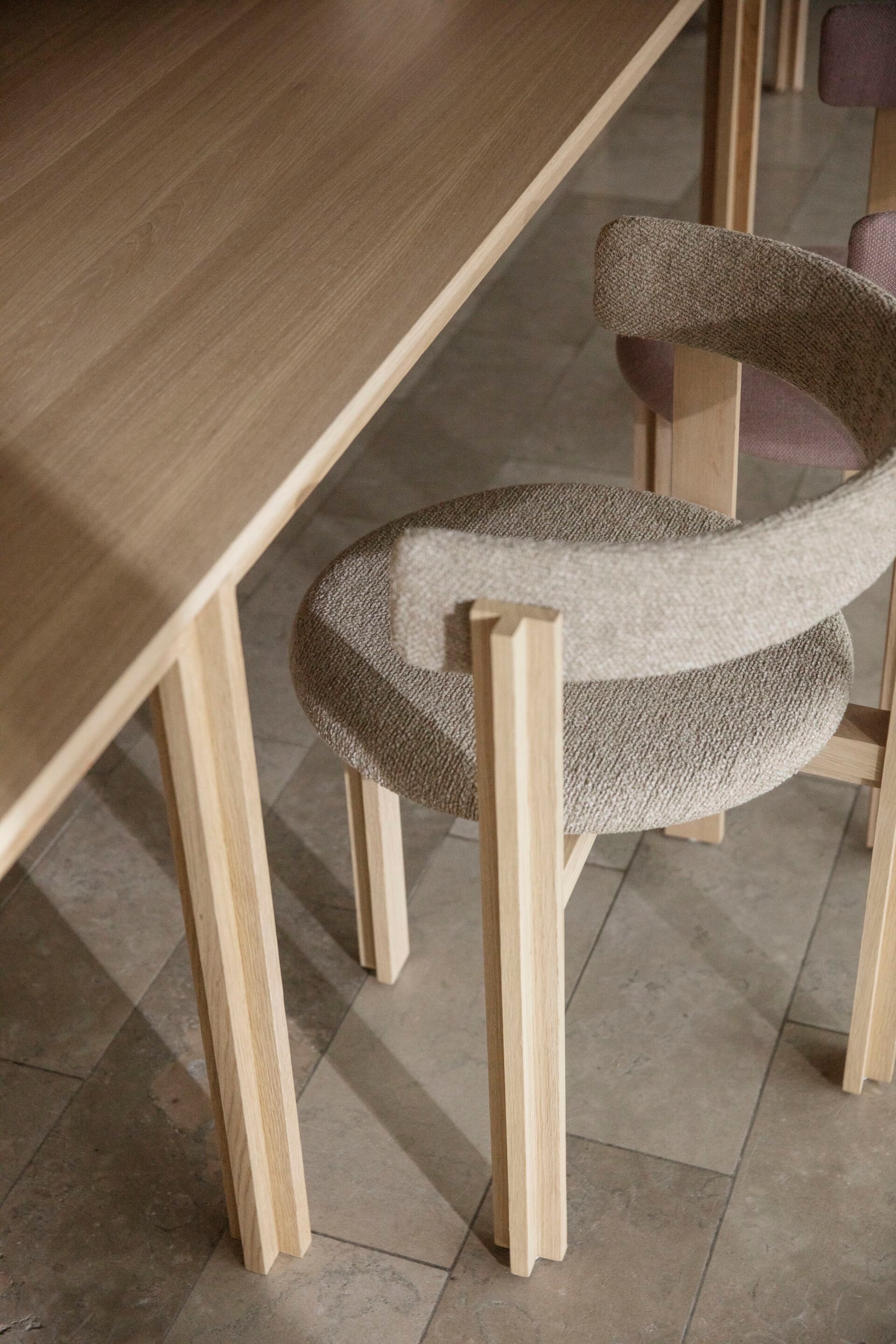 Дубовый стул с мягким сиденьем Karakter Principal ARCH-00109418 - Вид №21