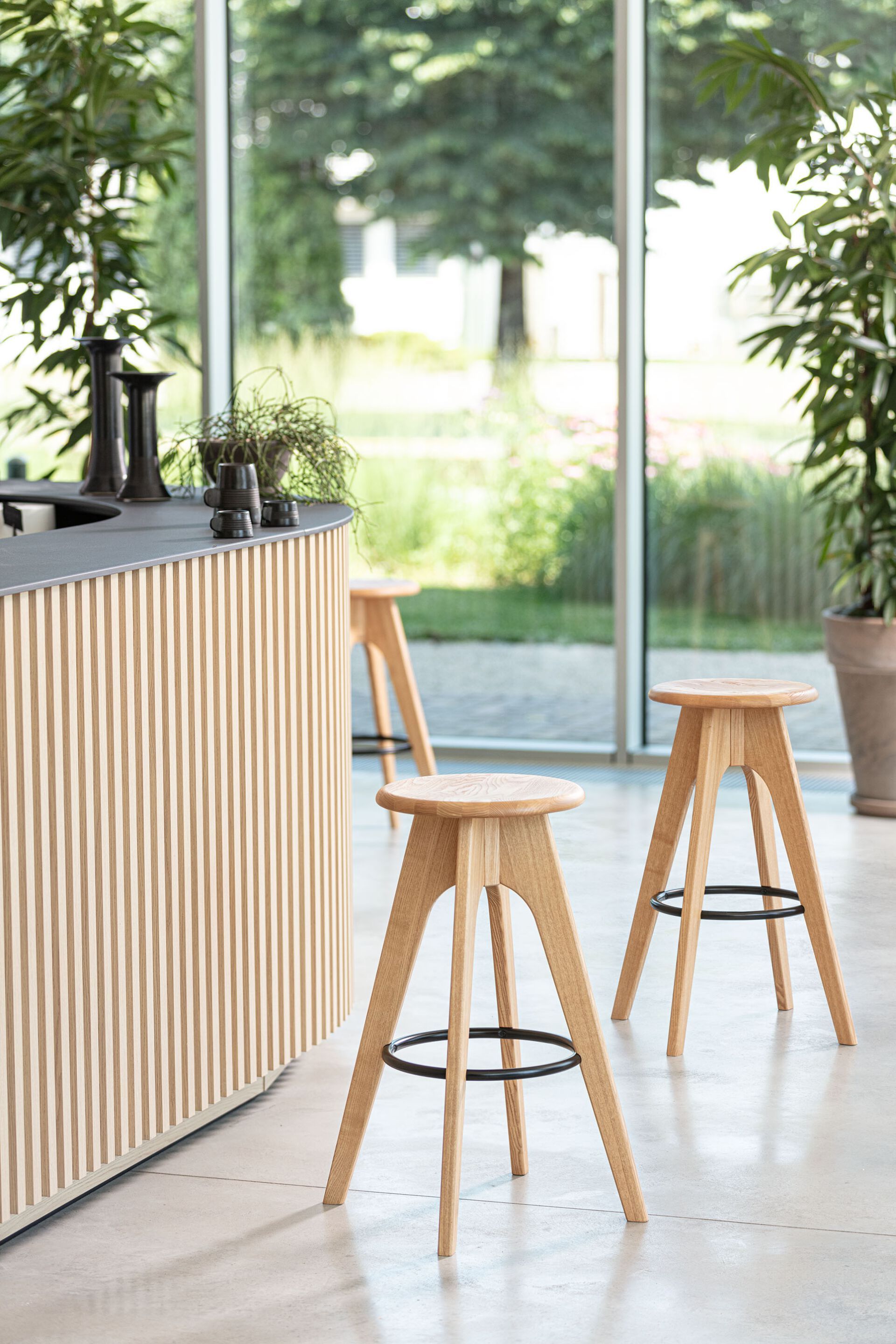 Высокий деревянный табурет с подставкой для ног SIPA Tommy ARCH-00061631 - Вид №4