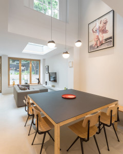 Квадратный стол для совещаний из ели