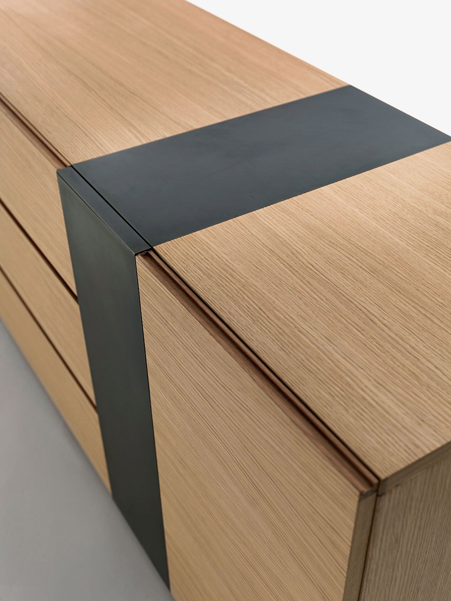 Шкаф из массива дерева и железных вставок Riva 1920 WABI ARCH-00109394 - Вид №1