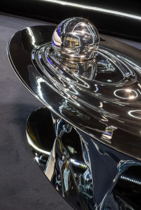 Стеклянный овальный журнальный столик