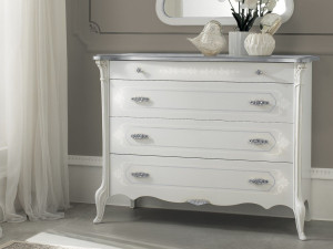 Деревянный комод