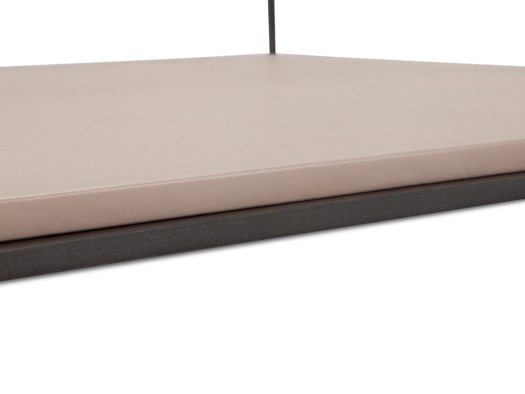 Кожаный низкий квадратный журнальный столик с журнальной стойкой Duvivier Canapés Karusa ARCH-00043518 - Вид №8