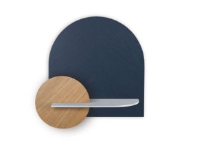 Деревянная полка со скрытым отсеком для хранения