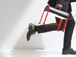 Металлическая настольная лампа