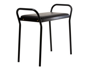 Окрашенный металлический низкий стул с мягким сиденьем