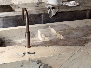 Столешница из керамогранита с мраморным эффектом