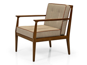 Деревянный стул с подлокотниками