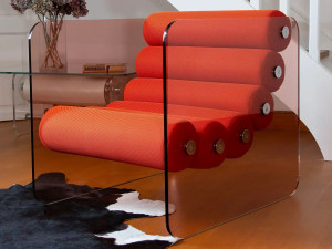 Кресло с подлокотниками