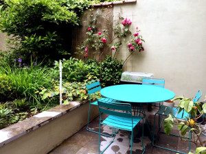 Стальной круглый садовый стол