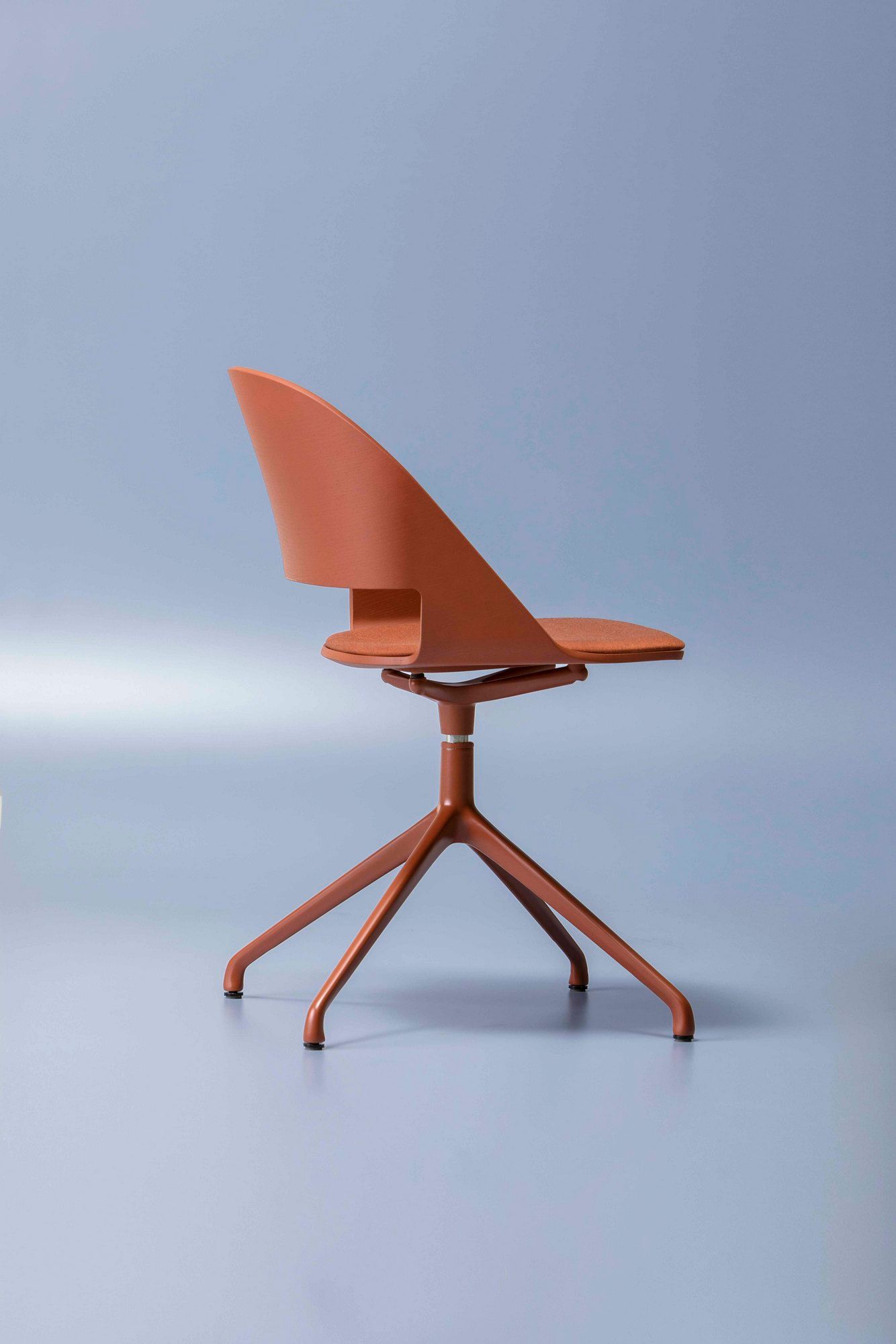 Стул на насесте из ясеня с подлокотниками Vergés Goose ARCH-00044576 - Вид №3