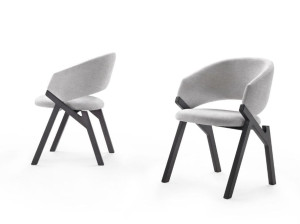 Мягкий стул с подлокотниками