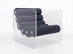 Кресло с подлокотниками