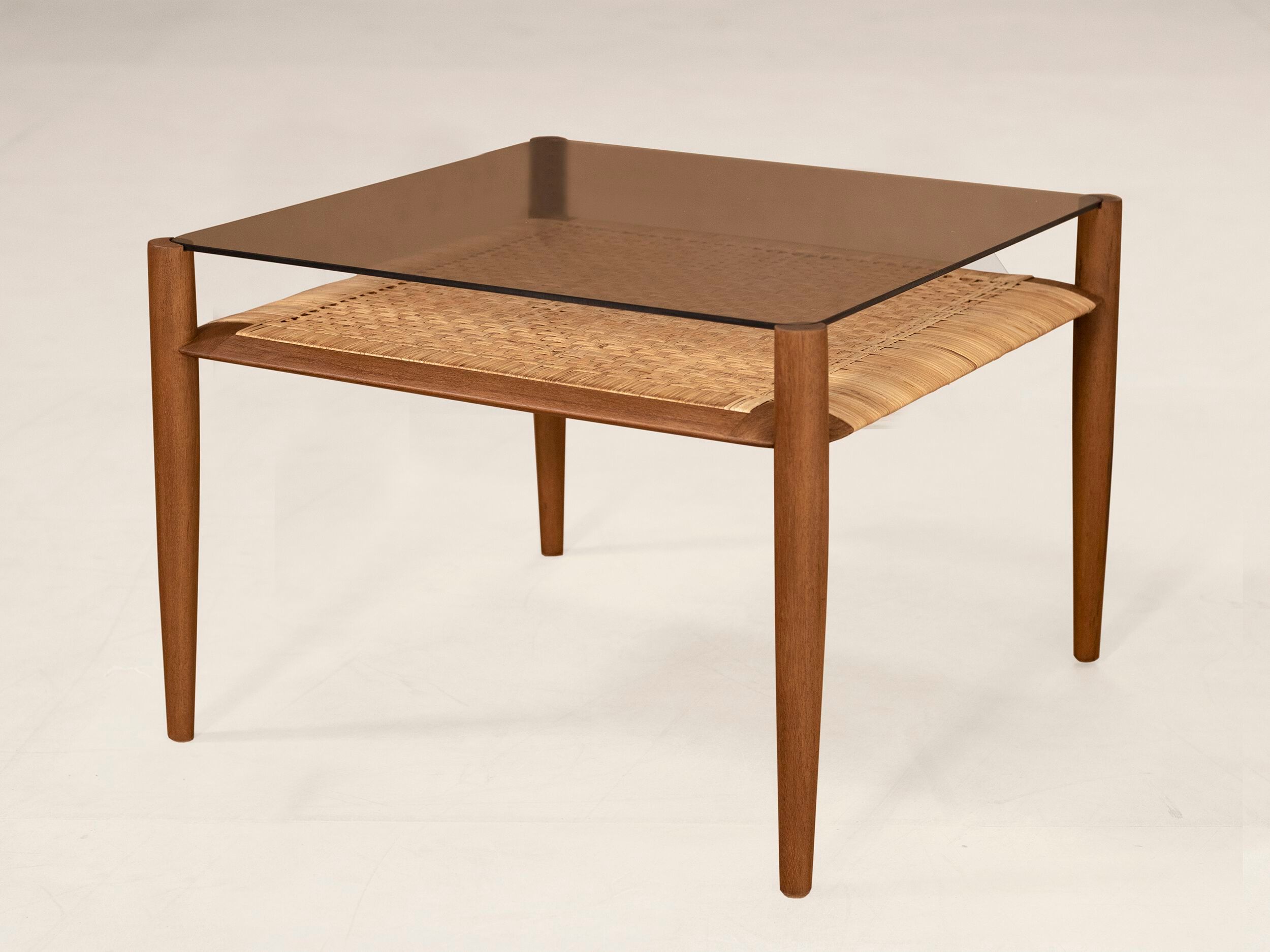 Квадратный деревянный и стеклянный журнальный столик Phantom Hands Tangāli ARCH-00035229 - Вид №2