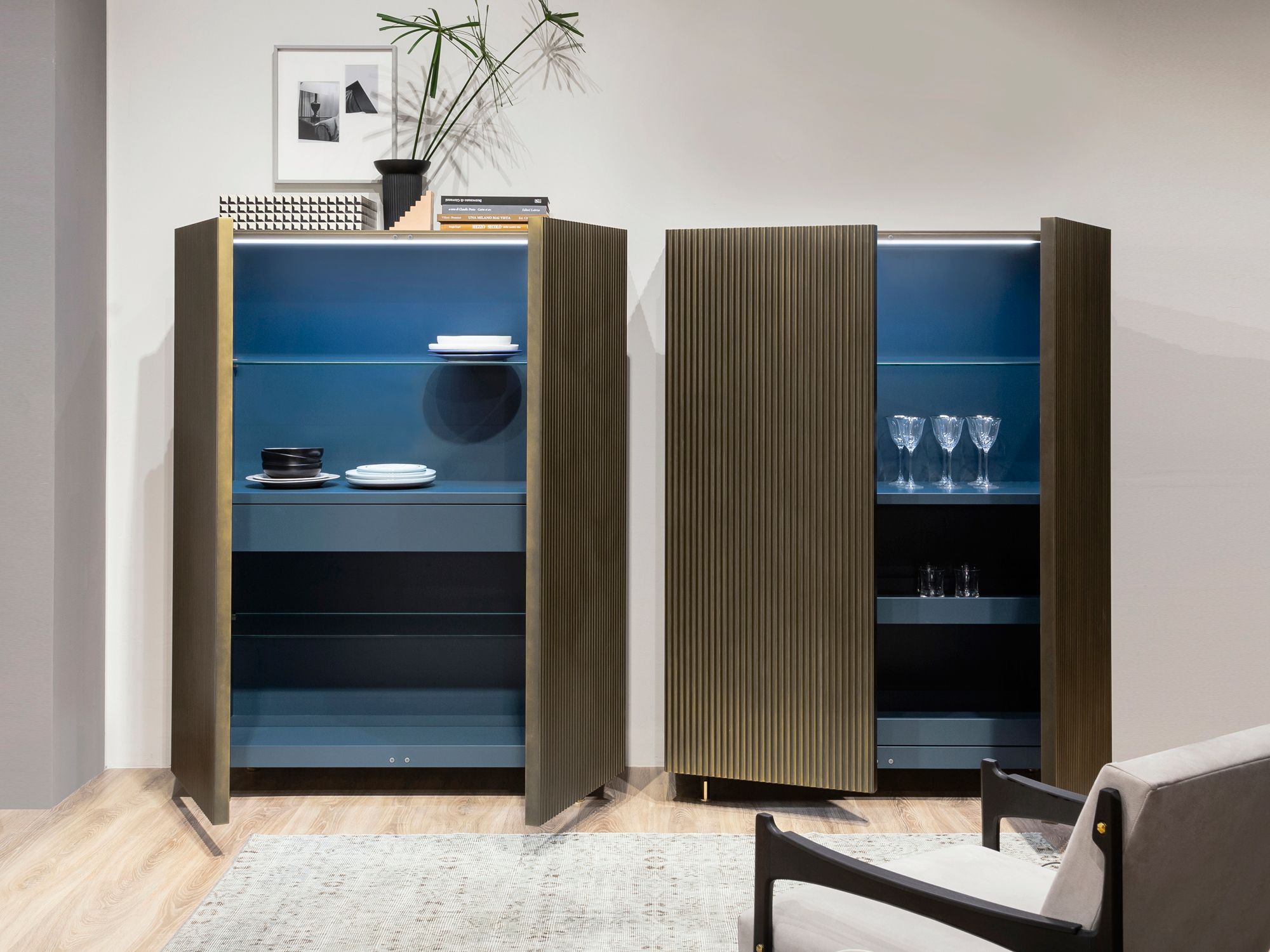 Деревянный шкаф с распашными дверцами Capo d’Opera Aero ARCH-00042096 - Вид №2