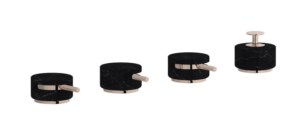 Смеситель на бортик ванной на 4 отверстия с изливом, дивертером и душевым гарнитуром. WE ARE IB mr397rs_2 Rose Gold Marmo