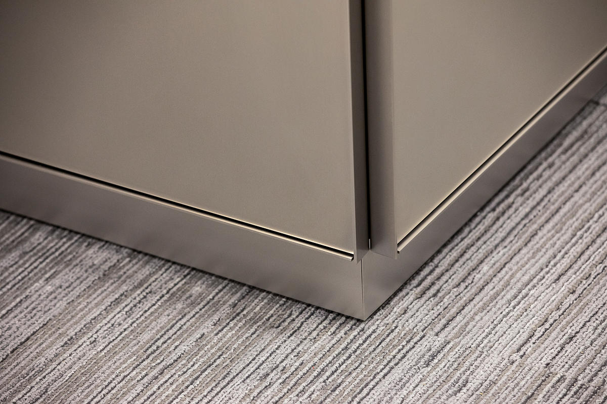 FSRT640 Система обшивки стен Levelr с панелями из стекла vivispectra vektr с индивидуальной прослойкой, показанной в конфигурации Reflective с отделкой pearlex + и открывающими ребрами из нержавеющей стали Forms-surfaces  - Вид №22