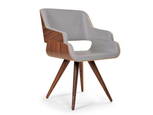 Деревянный стул с подлокотниками