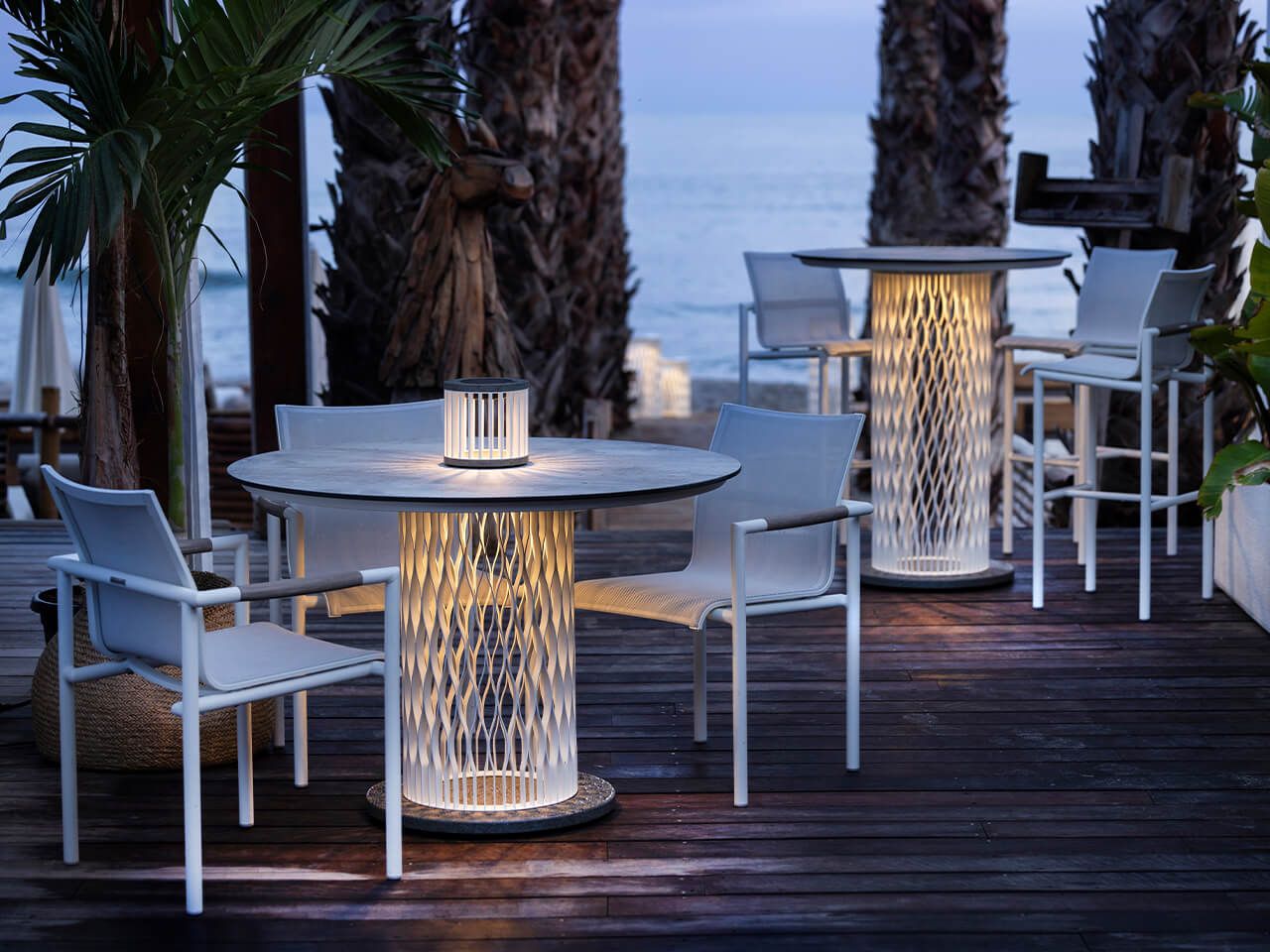 Высокий яркий садовый стол в HPL Les Jardins® Cadix ARCH-00092331 - Вид №1