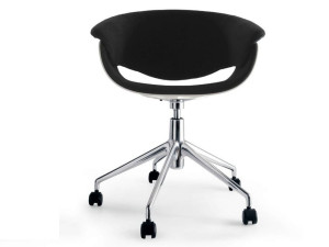 Тканевый стул с колесами