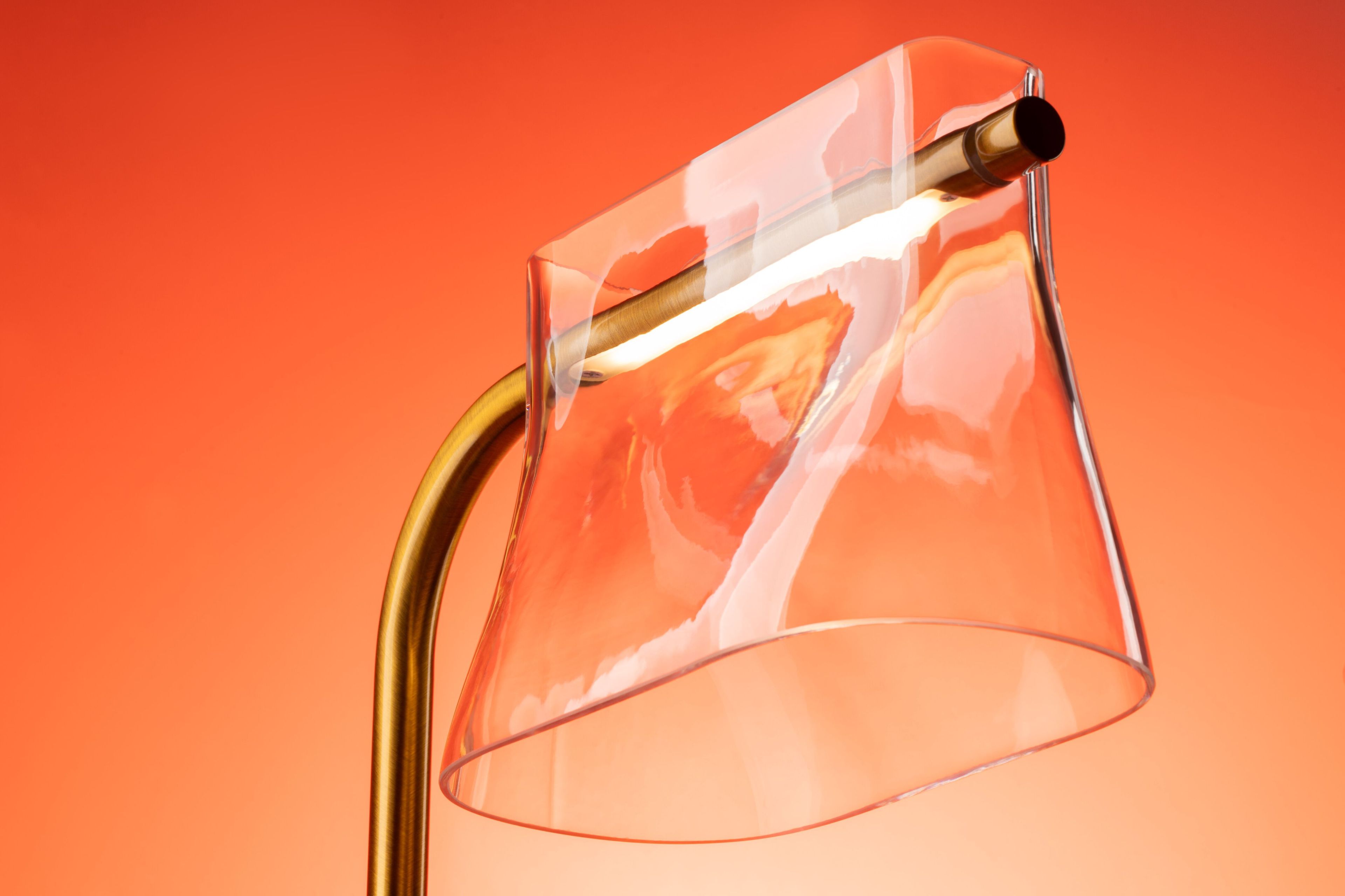 Латунная и стеклянная настольная лампа Maytoni кабаре ARCH-00039441 - Вид №4