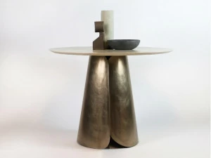 HMD INTERIORS Круглый обеденный стол из фанерованной древесины