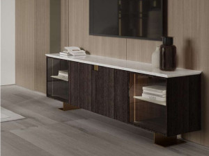 Шкаф с распашными дверями из дерева и стекла