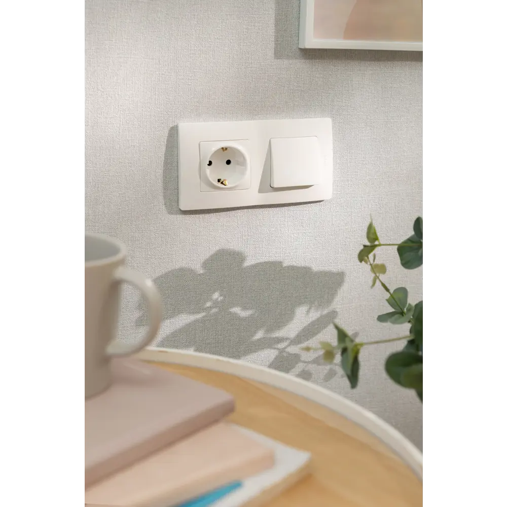 Рамка Legrand Etika для розеток и выключателей - белая глянцевая 17356302 STLM-1331083 - Вид №5